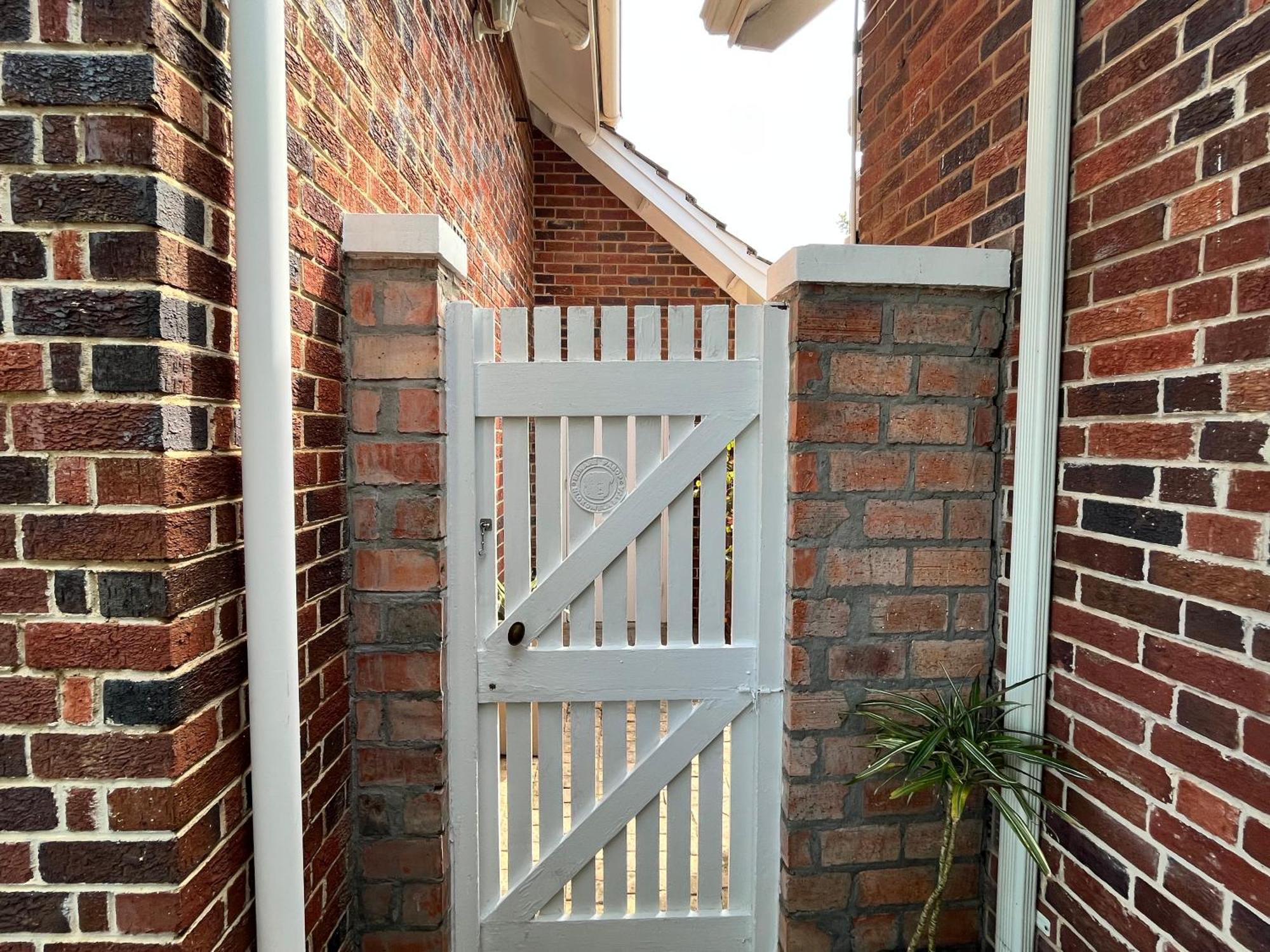 Somerset West Garden Apartments 2 Bagian luar foto